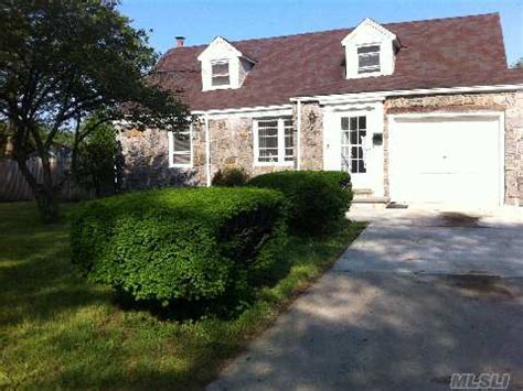 For a few thousand less than the misleading waterfront home in vancouver, bc you could purchase this lovely spanish colonial revival in dana point, california. Massapequa, Long Island Waterfront Home Sold For $300,000.00