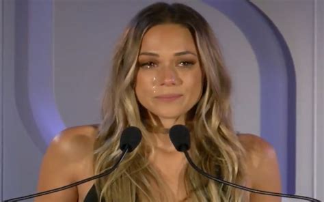 Actress And Country Singer Jana Kramer Opened Up Bout Her Recent Miscarriage On Instagram