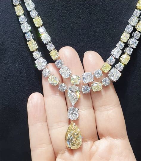 Pin De Manoj Kadel En Diamond Necklaces Colour Stone And Perls Jewellery