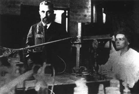 Evasion Historia 1898 Pierre Et Marie Curie Découvrent Le Radium