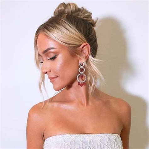 Hairstyles are one component for any woman that can break or make one's fashion statement. 11 Easy Ways to Style Short Hair in 10 Minutes or Less ...
