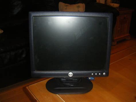 Fs Dell Flat Screen Computer Monitor
