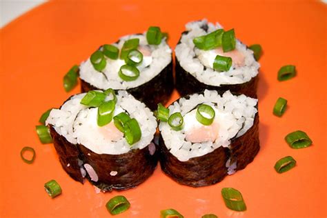 Everybody needs calories to survive, but how many a person needs depends on a variety of factors, including their sex, weight, height, and activity level. Philadelphia Roll - Sushi Day - Sushiday.com