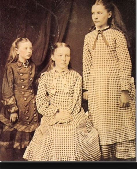There are many different kinds of laura fans. Laura with sisters Mary and Carrie | Laura ingalls, Laura ...