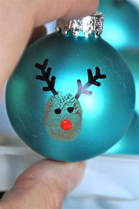 20 Minute Crafter Reindeer Thumbprint Ornaments
