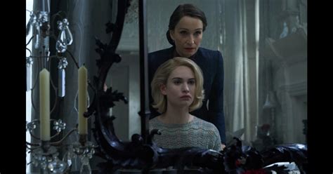Lily james stars alongside oscar nominees armie hammer and kristin scott thomas for this adaptation of ben wheatley's rebecca is not a remake. Netflix dévoile les premières images de son remake du ...
