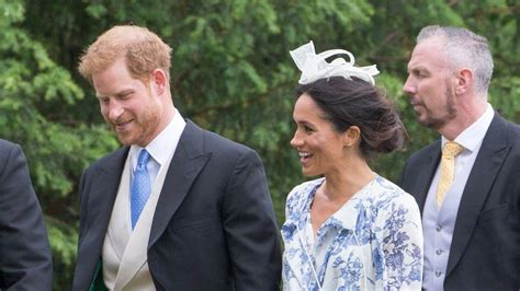 Il y a deux ans, le couple a eu un fils, archie. Meghan Markle Gracefully Holds on to Prince Harry as She ...
