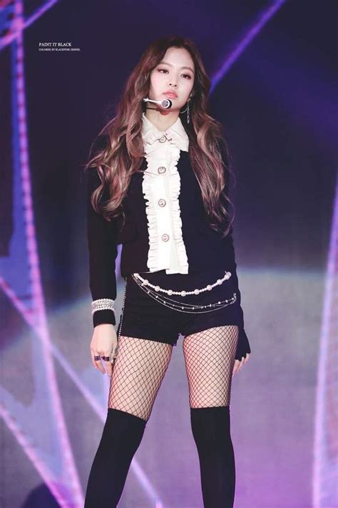 #jensoomoments #jensoosweetmoments jennie's post on 170619 a day with jisoo unnie, who was going to sing winter's child on that day, kept singing it for me (because i'm a winter child) the kim jisoo in the middle, is the kim jisoo in my eyes really pretty. لماذا يجب ان تكون جيني عضوتك المفضلة في بلاك بينك 🔥؟ | K ...