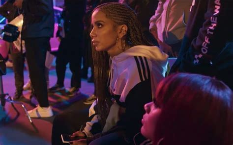 For the next 30 ppl there is 30% discount! Tudo sobre Anitta · Notícias da TV