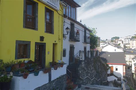 Reportajes de eventos, imágenes promocionales con fines turísticos, control de desastres, revisión de edificios o estructuras (p.ej. Ruta Miradores del Chano de Luarca. Rutas por Luarca y ...