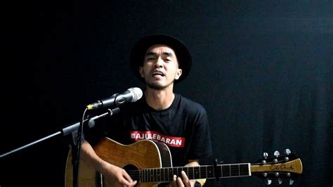Suasana hari raya upin ipin mp3 download. Suasana Hari Raya - Live Cover by Daroel Azim Official ...