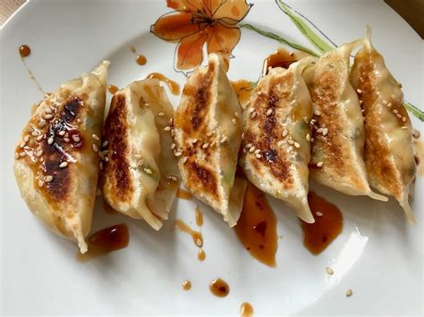 Making gyoza wrappers from scratch is simpler than you think. √無料でダウンロード! gyoza dumplings fried 277945-Gyoza dumplings ...