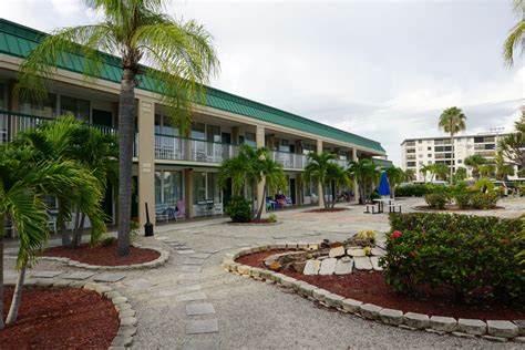 The plan also includes initiatives to further expand the area into a garden arts district with residential living space above the small shops and art studios lining the streets. "Außenansicht" Wyndham Garden Hotel Fort Myers Beach (Fort ...