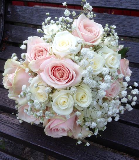 Simplistic Elegance Of Akito And Sweet Avalanche Roses Nestled In
