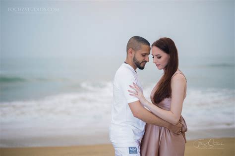 People usually get a gift for the couple on the main wedding function. Pre Wedding Couple Shoot In Chennai - Focuz Studios