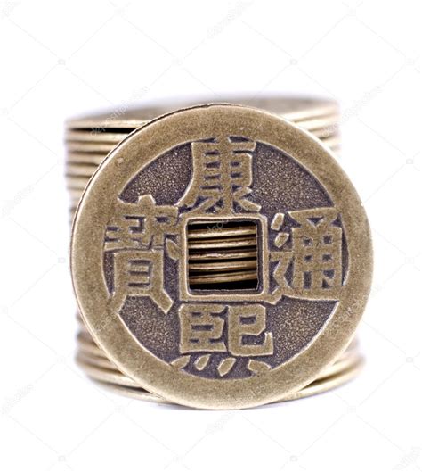 Si vous ne jurez que par les pièces de monnaie et médailles et que vous en faites. Ancienne monnaie chinoise — Photographie studioDG © #5076382