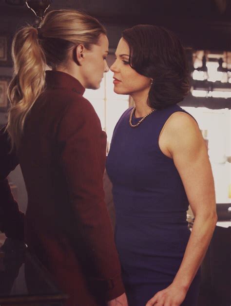 Pin By Teina Rihari On Otp Swan Queen Cute Lesbian Couples Regina And Emma