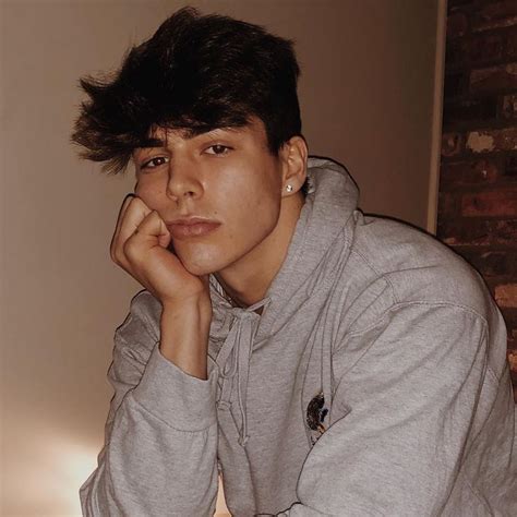 Black hair with pop grey highlight. 𝓘𝓷𝓼𝓽𝓪 𝓫𝓸𝔂 | Brown hair boy, Boys with curly hair, Brown ...