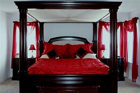 Investing in king size bedroom sets is an incredible idea for homeowners. Master bedroom king size four poster bed | bed rooms ...