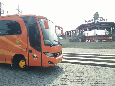 Sewa bus pariwisata jogja solo magelang harga murah berasuransi www.babacaan.com. Sewa Bus Pariwisata Solo