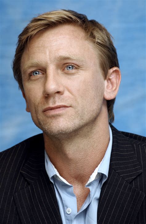 Daniel craig, english actor known for his restrained gravitas and ruggedly handsome features. Daniel Craig - Self Assignment (October 13, 2003) HQ