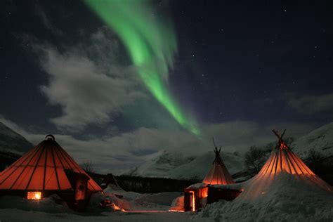 Where to stay in finland for northern lights? Northern Lights In Camp Tamok | Nordic Experience