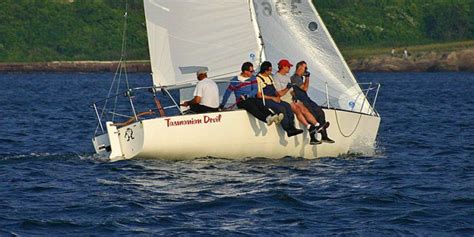 Features and photos of sailboats j 24. Research 2015 - J Boats - J24 on iboats.com