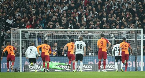 Fenerbahçe, bu derbiyi de kazanarak galatasaray'a karşı evindeki yenilmezlik serisini 15 yıla çıkardı ve 11. Beşiktaş Galatasaray derbi maçının tekrarını izle