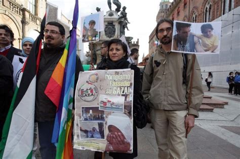 Vittorio arrigoni y juliano mer khamisguantanamer. In ricordo di Vittorio Arrigoni - la Repubblica