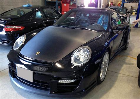 If you have an old vinyl wrap that's cracked or damaged, you can easily remove it. High and Low Gloss Carbon Fiber Vinyl Car Wrap