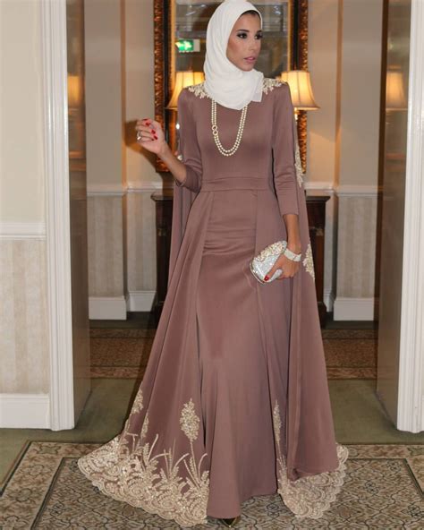 Épinglé Par Катерина Альяси Sur Arabic Style Robe Caftan Robe D