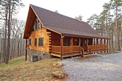 55 n big oak rd nw, malta, oh 43758. Cabin with a Hot Tub near Old Man's Cave, Ohio