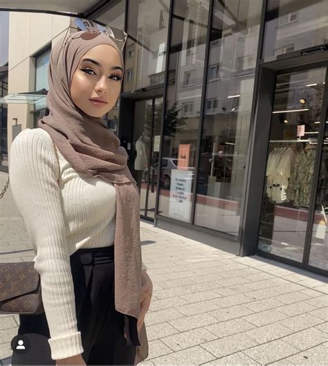 Pin By Fatima On Business Page Muslim Women Fashion Style Hijab Simple Hijab Fashion Inspiration