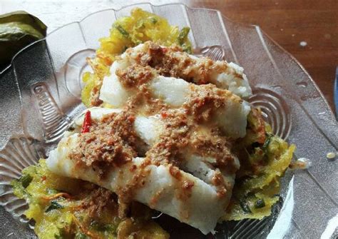 Saya sukak sekali makan hehe maka dari itu saya di haruskan bisa masak 🤣. Resep Lontong isi oncom dan bala-bala sambal kacang oleh ...