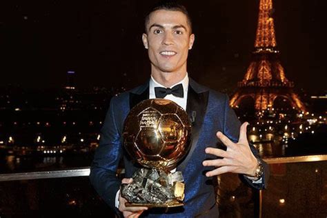 What happens between now and december, when the award is presented to the player perceived to have been the best performing in. Comment ses sponsors réagissent au 5e Ballon d'Or de ...