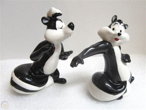 Looney Tunes Pepe Le Pew Skunk And Penelope Cat Salt Pepper Magnetic Figurine 1955048124