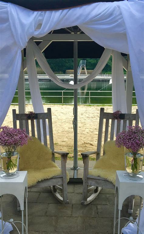 Wenn sie einen bungalow direkt am strand hollands mieten, können sie schöne spaziergänge genießen und am breiten strandstrand entspannen. Hochzeitslocation in Holland am Strand | Hochzeitslocation ...