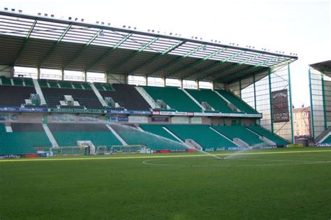 The two stands that run alongside the pitch at easter road are imaginatively named the east stand and the west stand. Hibernian Football Club - Main Stadium - Sports grounds ...