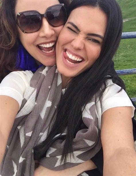 É amor Ana Carolina e Leticia Lima posam felizes em selfie Jovem Pan