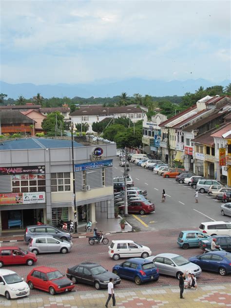 It is the district capital and largest town in hilir perak district and third largest town in the state of perak with an estimated population of around 120,000, or about half of hilir perak district's total population (232,900). Mark McGinley's Fulbright in Malaysia: Teluk Intan, Perak