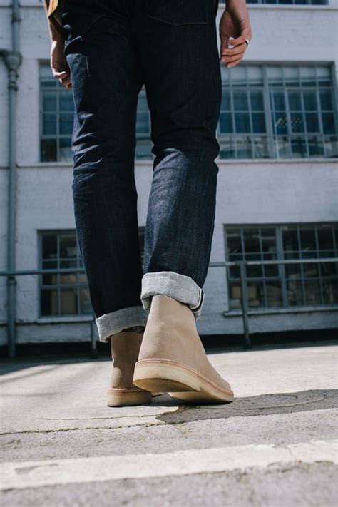 From there, learning how to wear men's dress pants in ways that make you feel handsome and stylish could mean pops of color or pattern. Learn How to Wear Desert Boots with Jeans » Men's Guide