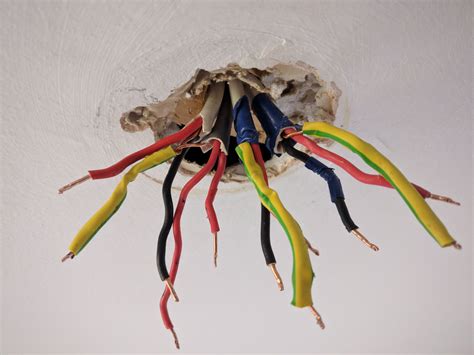Wiring A Ceiling Light With 4 Wires