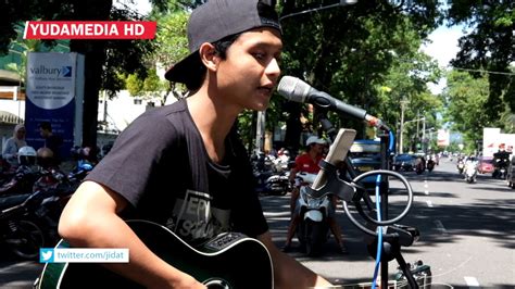 (c) 2016 efek rumah kaca (p) 2016 efek rumah kaca. Efek Rumah Kaca - Desember (COver Musisi Jalanan Gokil ...