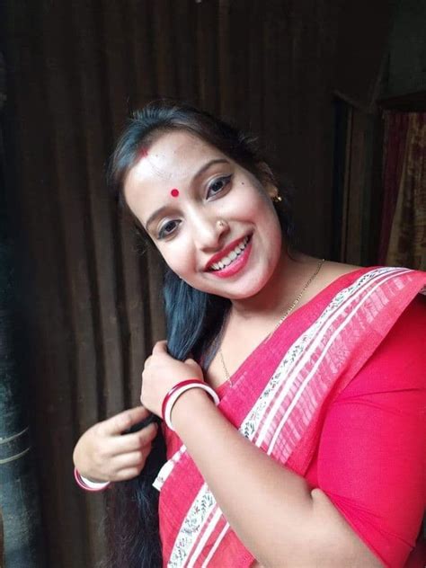 Hot Bengali Bhabhi In Red Saari Is Going Horny Bhabhi Bengali Video