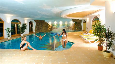 The casna family welcome you to the first officially recognised rural accommodation in trentino, the maso fior di bosco in the val di rabbi, a typical alpine valley. fior-di-bosco-giovo-2 | Hotel del Trentino