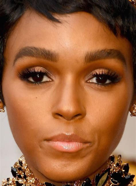 Close Up Of Janelle Monáe At The 2017 Oscars Celebrity Hairstyles