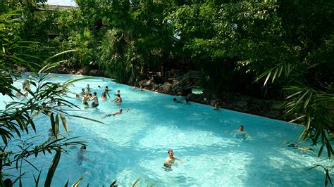 Het park bestaat uit 436 cottages en er is een strandhotel met 118 kamers met uitzicht op zee. Het Heijderbos Aqua Mundo zwembad | Beste vakantieparken