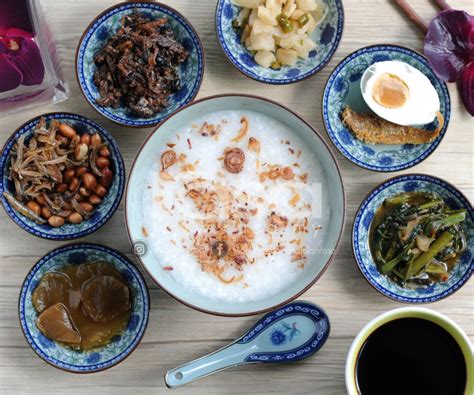 Perkongsian penyediaan menu bubur nasi yang dimasukkan dengan carikkan helaian ayam ke dalam masakkan resepi bubur nasi yang sedap, lembut dan menyelerakan. Bubur Nasi Berlauk. Idea Sajian Sarapan & Makan Malam Yang ...