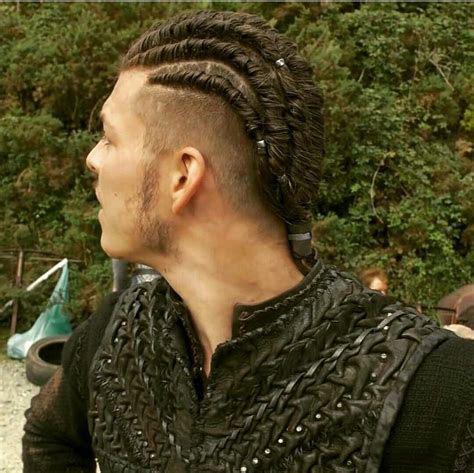 I know that someone might find my ragnar dissimilar to the original one, but i believe that this is the maximum one can make out of bannerlord character editor. Pin by Kay Robson on Vikings! | Viking hair, Viking ...