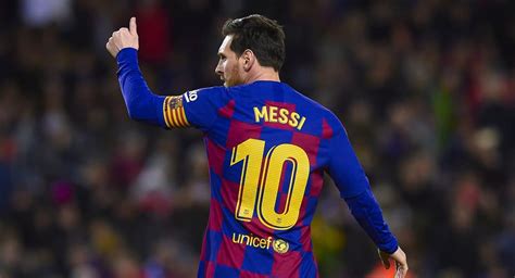 Lionel messi is the world's greatest footballer ever. Lionel Messi se queda en el Barcelona hasta el 2021, según ...